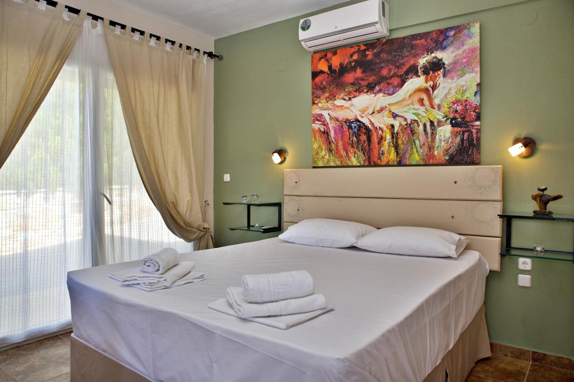 Axion Esti Apartments Скопелос Екстериор снимка